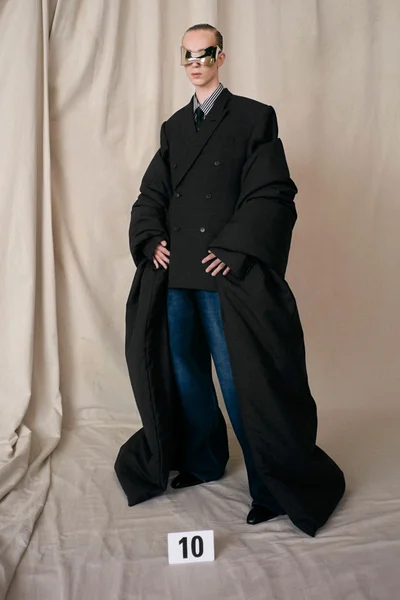 Look 10
